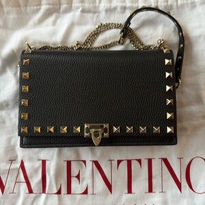 Valentino AUTH Rockstud Wallet on Chain Pouch Bag EUC